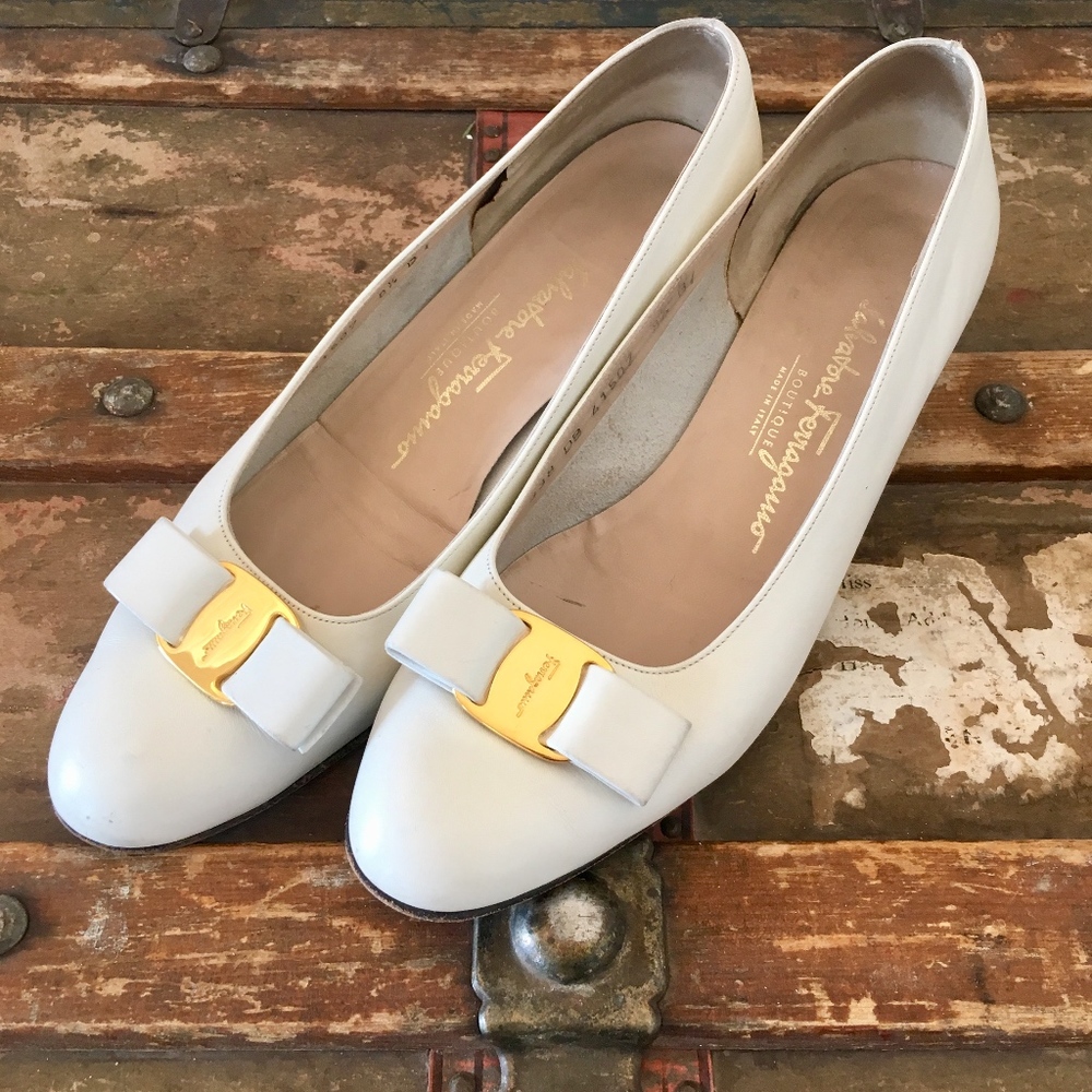 Salvatore Ferragamo Signature Vara Ivory Bow Heels